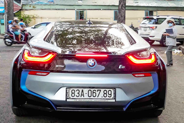 Sieu xe BMW i8 tien ty, bien khung &quot;doi mau&quot; tai Soc Trang-Hinh-8